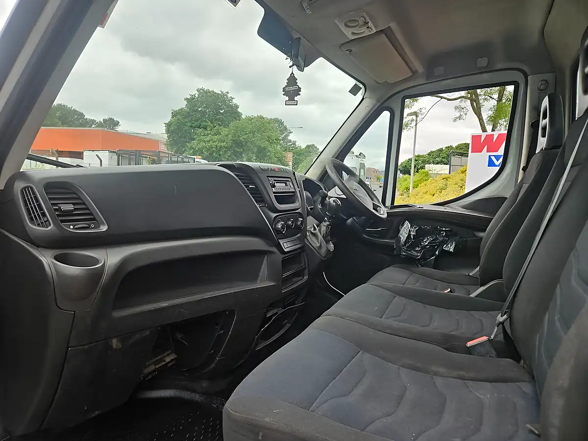 Used 2017 Iveco Daily Lwb Dropside White - Interior and Exterior details 9