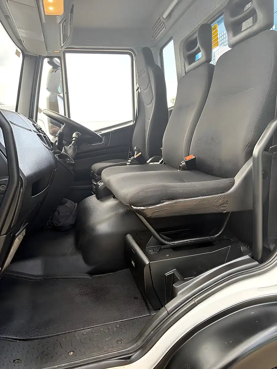 Used 2017 Iveco Eurocargo Tipper White - Interior and Exterior details 7