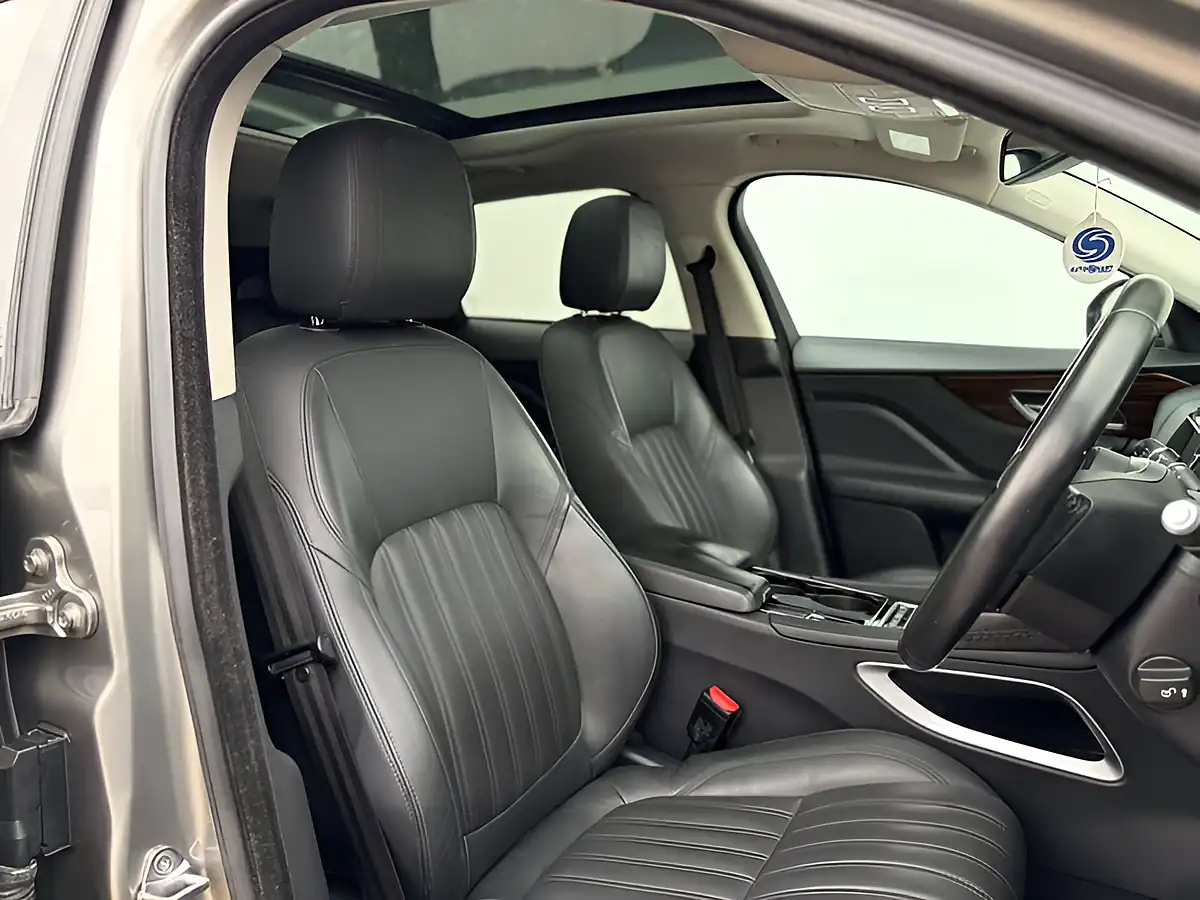 Used 2017 Jaguar F-Pace Portfolio Silicon Silver - Interior and Exterior details 11