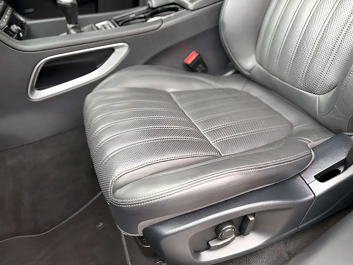 Used 2017 Jaguar F-Pace Portfolio Silicon Silver - Interior and Exterior details 19