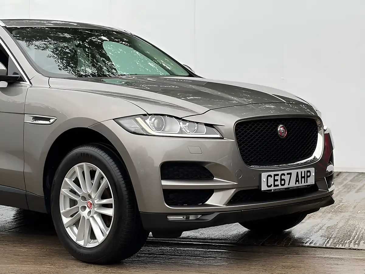 Used 2017 Jaguar F-Pace Portfolio Silicon Silver - Interior and Exterior details 3