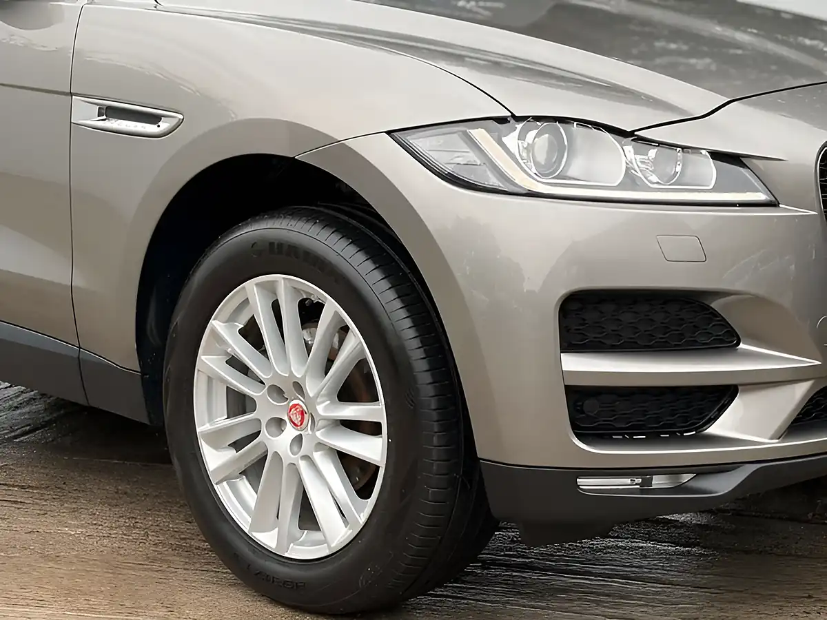 Used 2017 Jaguar F-Pace Portfolio Silicon Silver - Interior and Exterior details 5