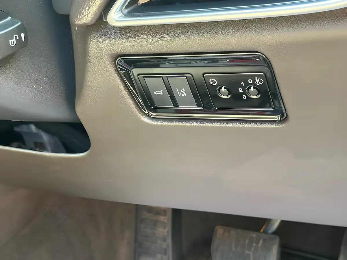 Used 2017 Jaguar F-Pace Prestige Black - Interior and Exterior details 12