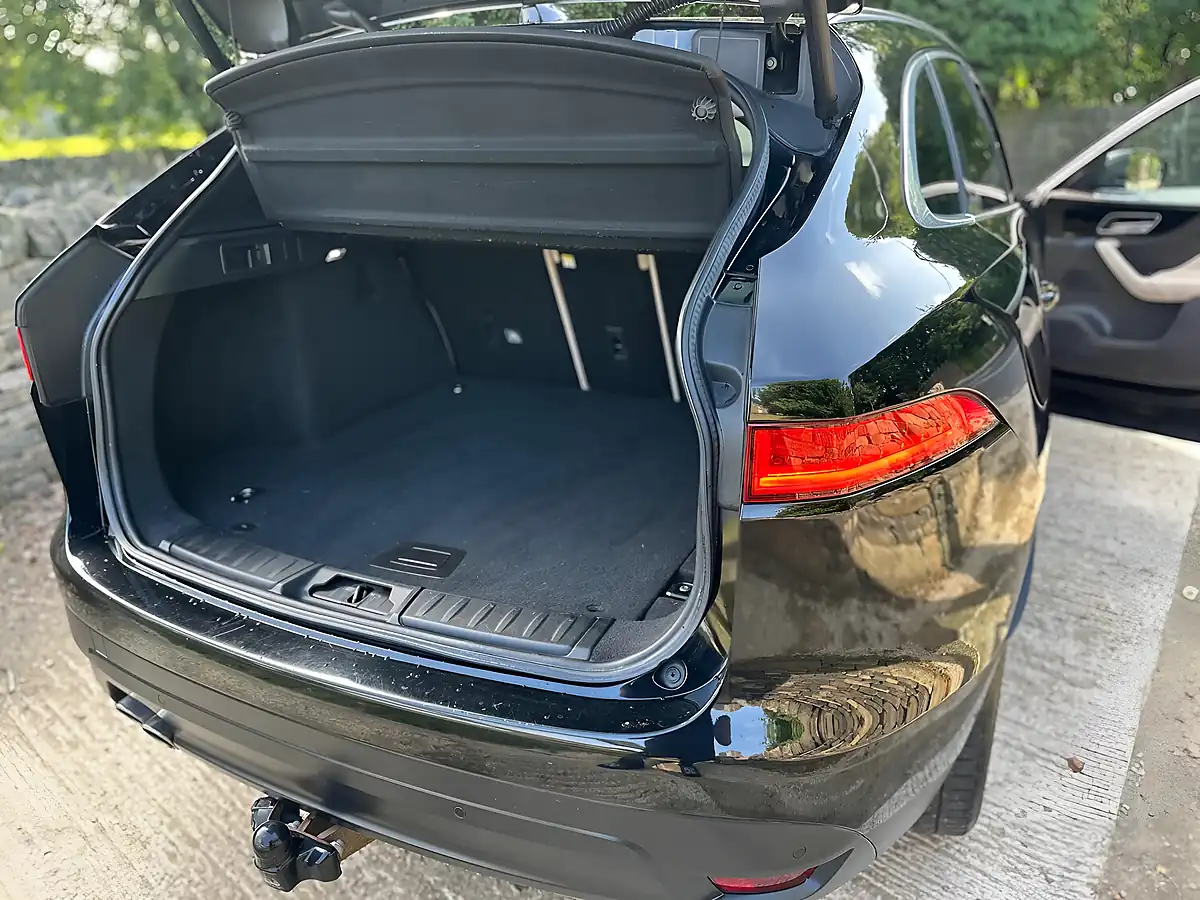 Used 2017 Jaguar F-Pace Prestige Black - Interior and Exterior details 8