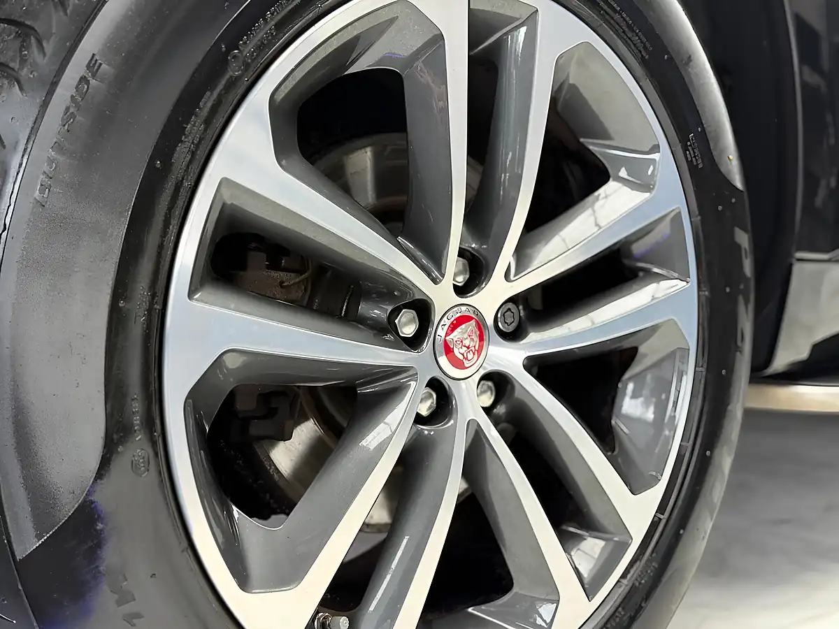 Used 2017 Jaguar F-Pace R-Sport Black - Interior and Exterior details 9