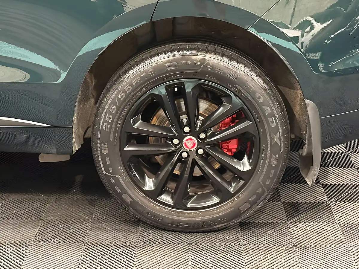 Used 2017 Jaguar F-Pace R-Sport British Racing Green - Interior and Exterior details 12