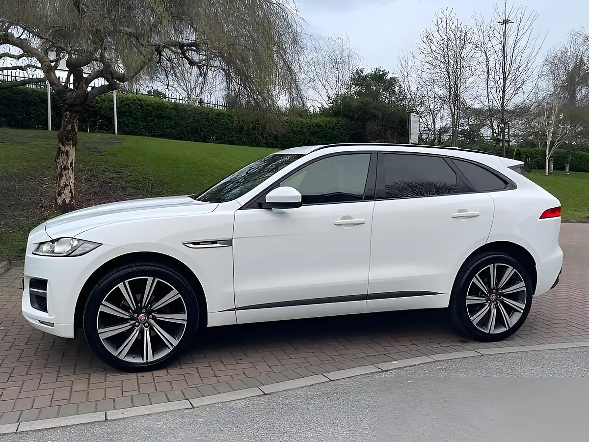Used 2017 Jaguar F-Pace R-Sport White - Interior and Exterior details 8