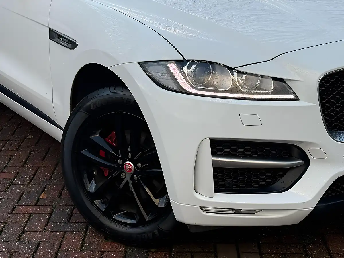 Used 2017 Jaguar F-Pace R-Sport White - Interior and Exterior details 11
