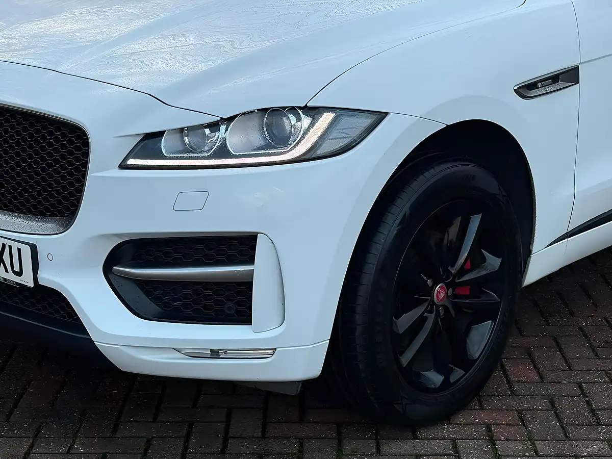 Used 2017 Jaguar F-Pace R-Sport White - Interior and Exterior details 12