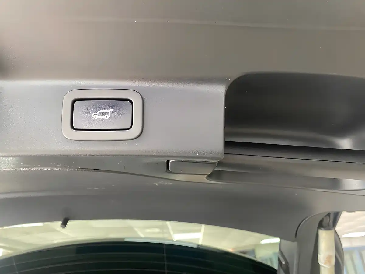 Used 2017 Jaguar F-Pace R-Sport White - Interior and Exterior details 15