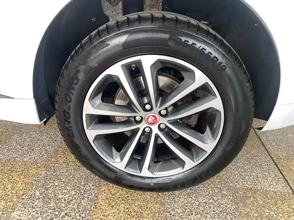 Used 2017 Jaguar F-Pace R-Sport White - Interior and Exterior details 7