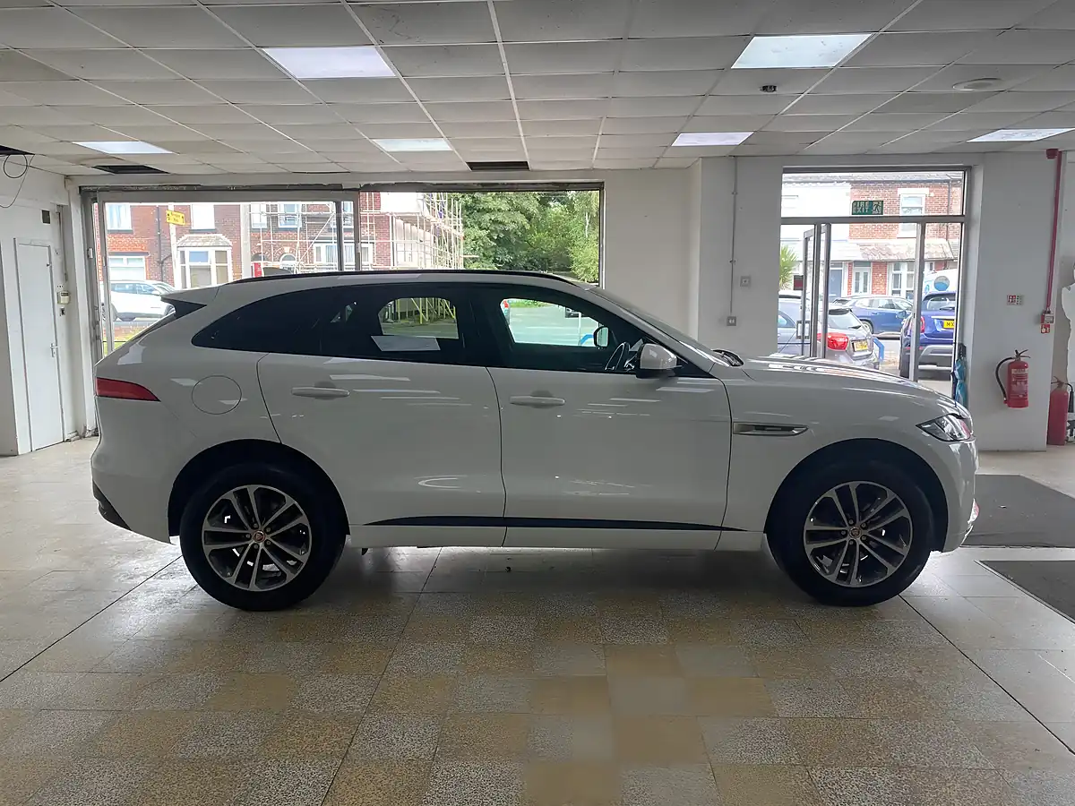 Used 2017 Jaguar F-Pace R-Sport White - Interior and Exterior details 9