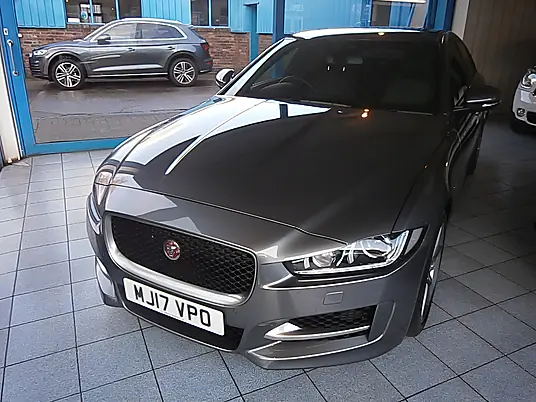 2017 Jaguar XE 2.0 R-Sport