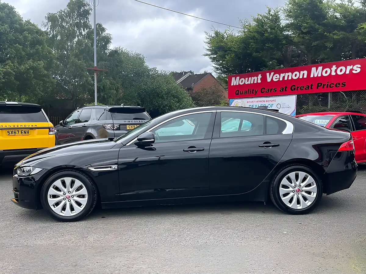 Used 2017 Jaguar Xe Se Black - Interior and Exterior details 7