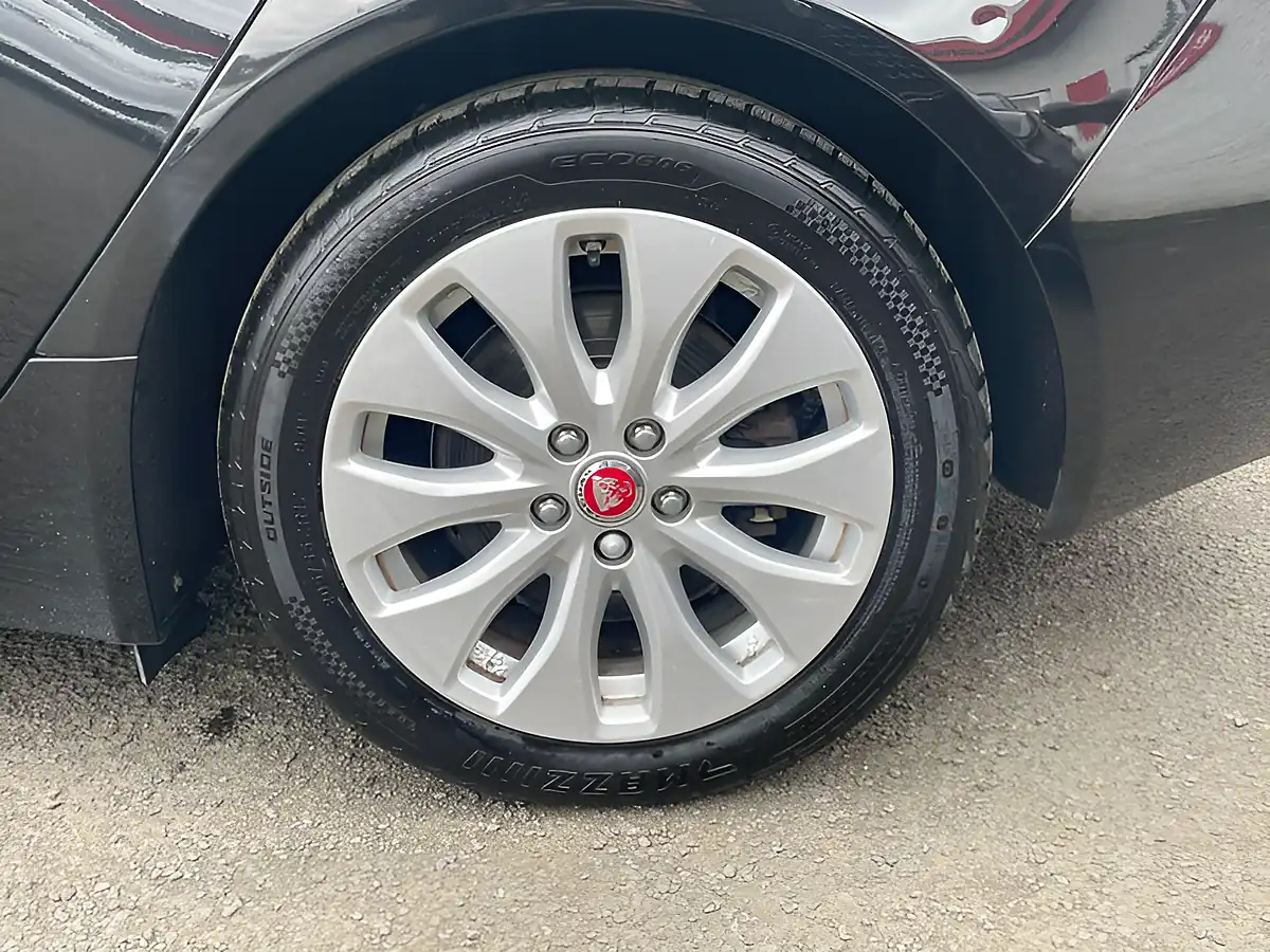 Used 2017 Jaguar Xe Se Black - Interior and Exterior details 8