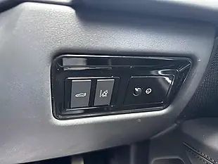 Used 2017 Jaguar Xf Portfolio Black - Interior and Exterior details 11