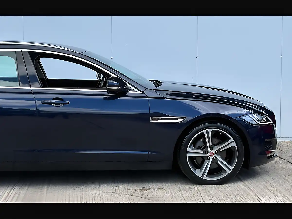 Used 2017 Jaguar Xf Portfolio Loire Blue - Interior and Exterior details 17