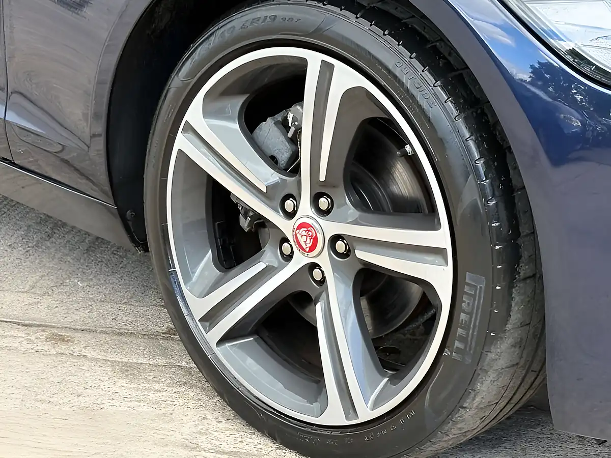 Used 2017 Jaguar Xf Portfolio Loire Blue - Interior and Exterior details 2