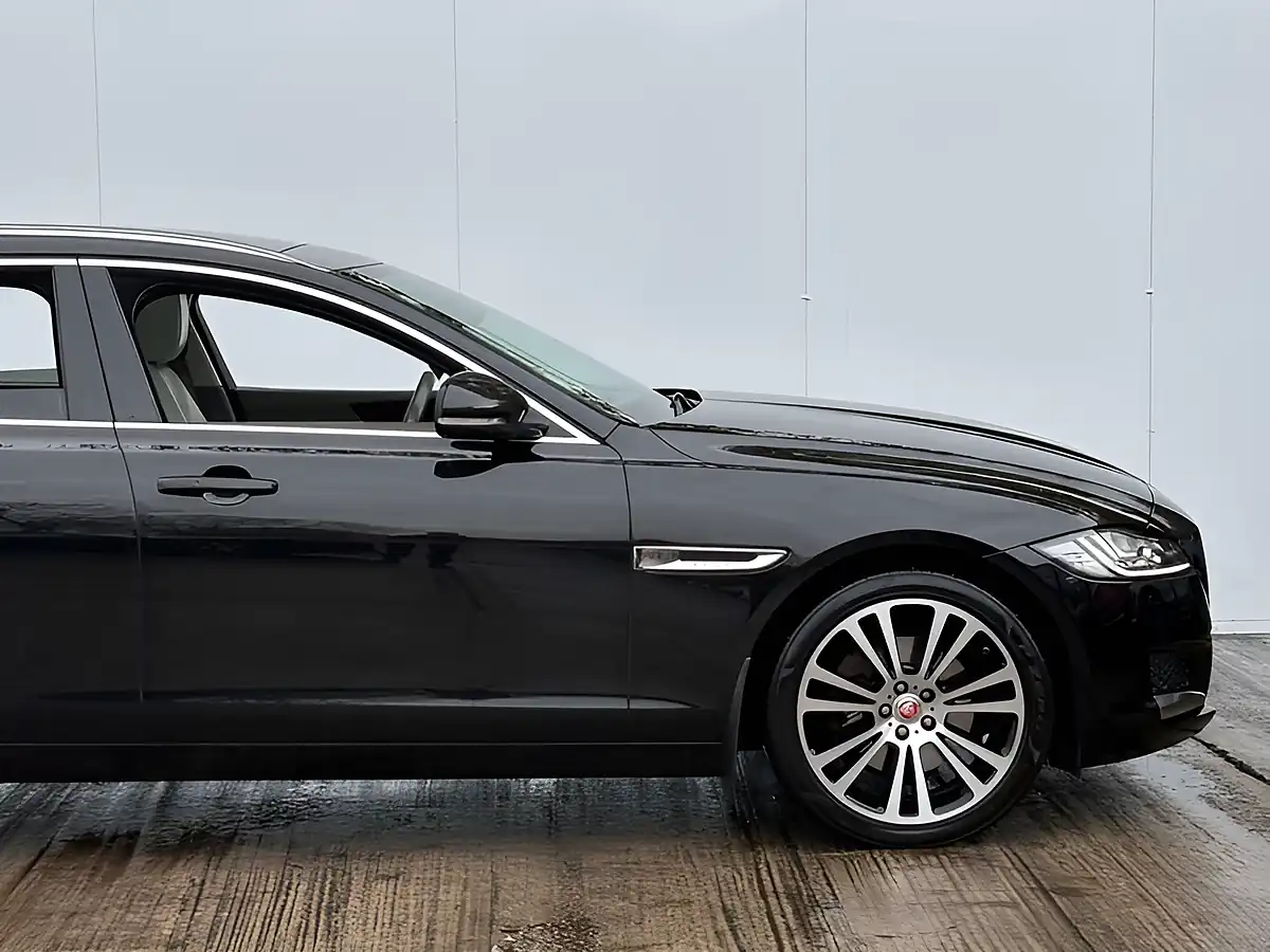 Used 2017 Jaguar Xf Portfolio Santorini Black - Interior and Exterior details 6