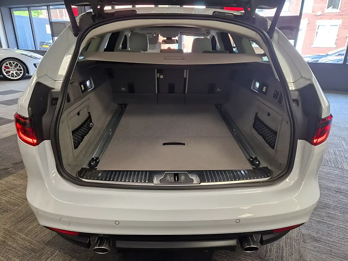 Used 2017 Jaguar Xf Portfolio Sportbrake White - Interior and Exterior details 11