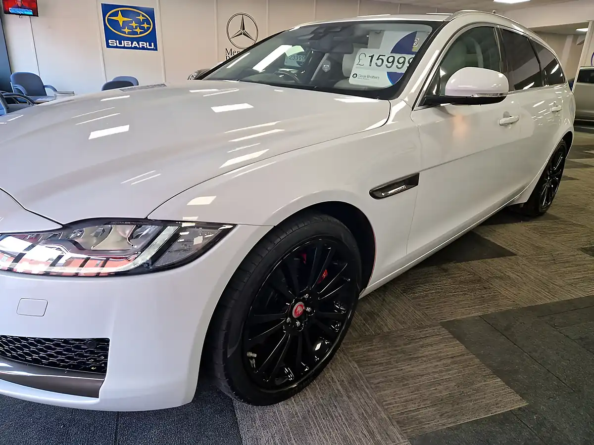 Used 2017 Jaguar Xf Portfolio Sportbrake White - Interior and Exterior details 13