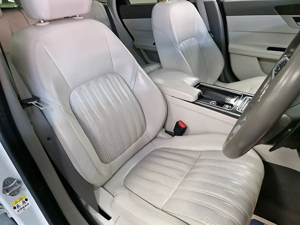 Used 2017 Jaguar Xf Portfolio Sportbrake White - Interior and Exterior details 16