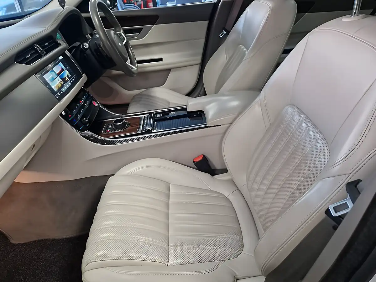 Used 2017 Jaguar Xf Portfolio Sportbrake White - Interior and Exterior details 17