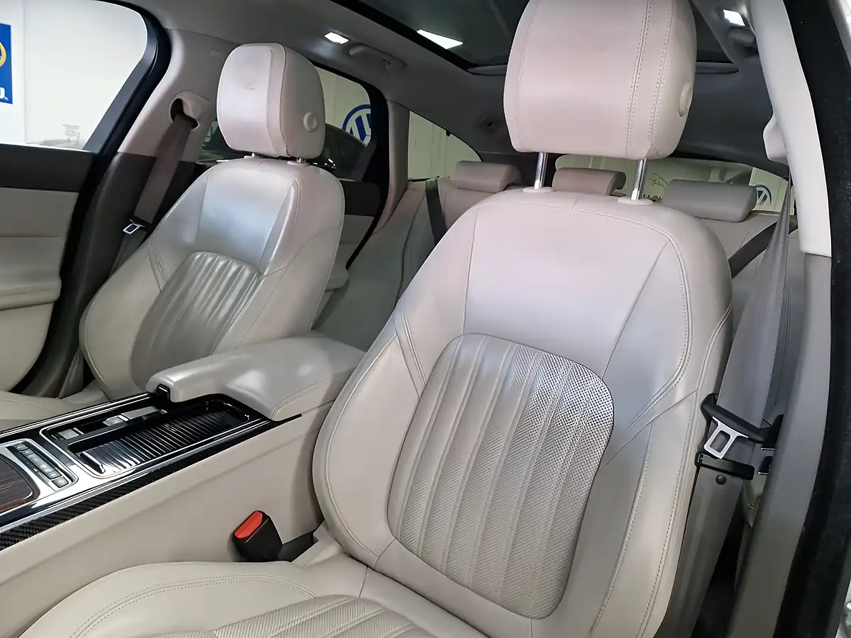 Used 2017 Jaguar Xf Portfolio Sportbrake White - Interior and Exterior details 19