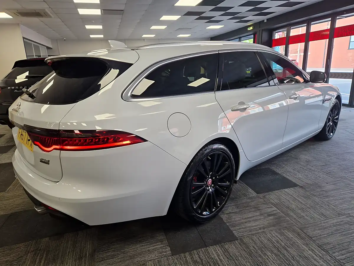 Used 2017 Jaguar Xf Portfolio Sportbrake White - Interior and Exterior details 3