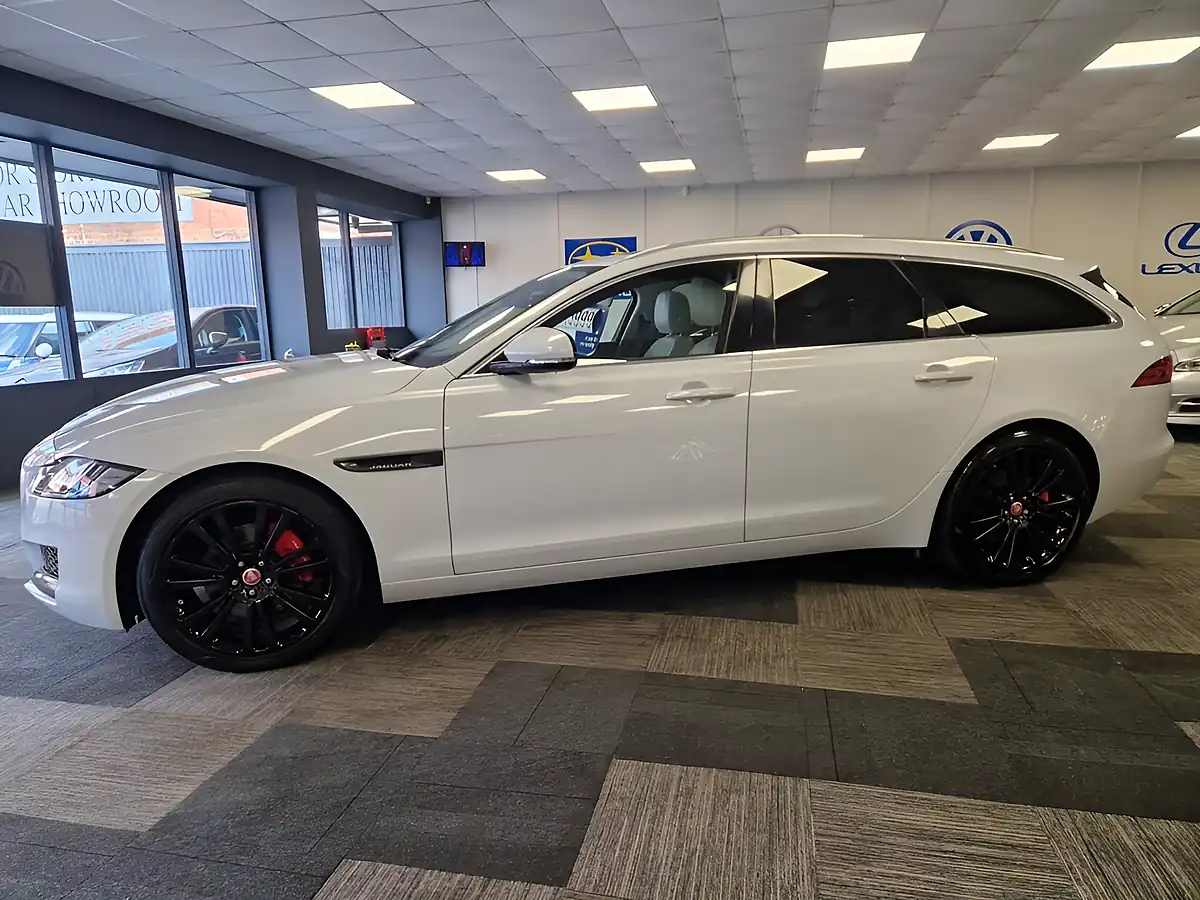 Used 2017 Jaguar Xf Portfolio Sportbrake White - Interior and Exterior details 5