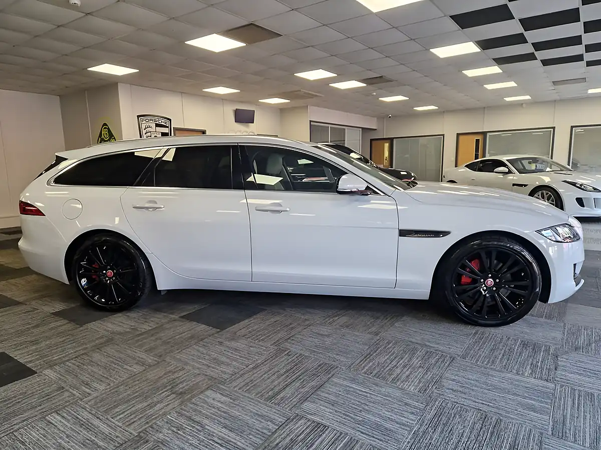 Used 2017 Jaguar Xf Portfolio Sportbrake White - Interior and Exterior details 6