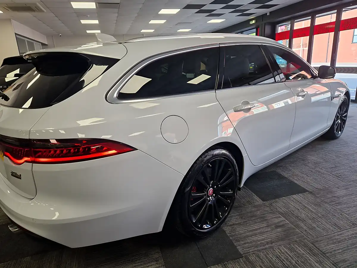 Used 2017 Jaguar Xf Portfolio Sportbrake White - Interior and Exterior details 7
