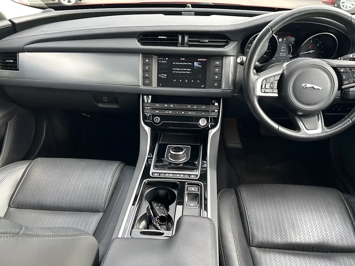 Used 2017 Jaguar Xf Prestige - Interior and Exterior details 3