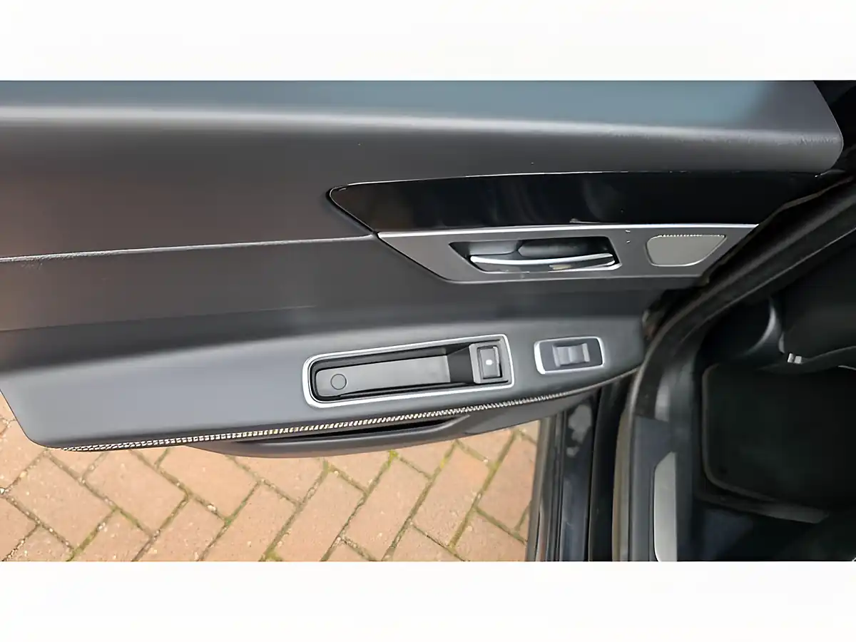 Used 2017 Jaguar Xf R-Sport Black - Interior and Exterior details 18