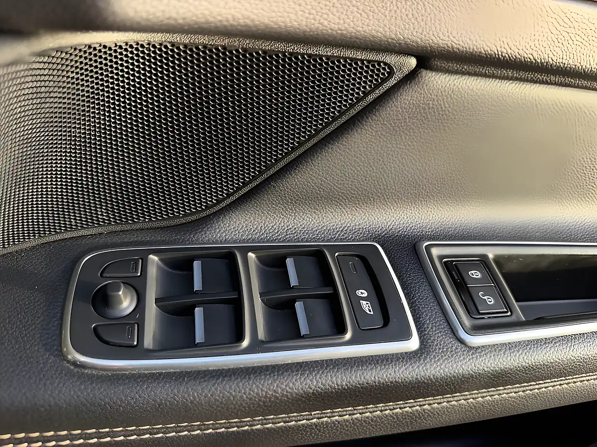 Used 2017 Jaguar Xf R-Sport Blue - Interior and Exterior details 20