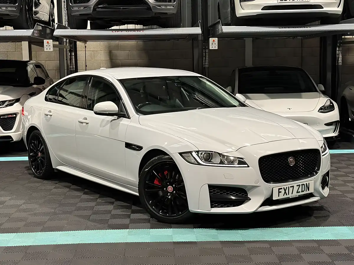 Used 2017 Jaguar Xf R-Sport White - Front View