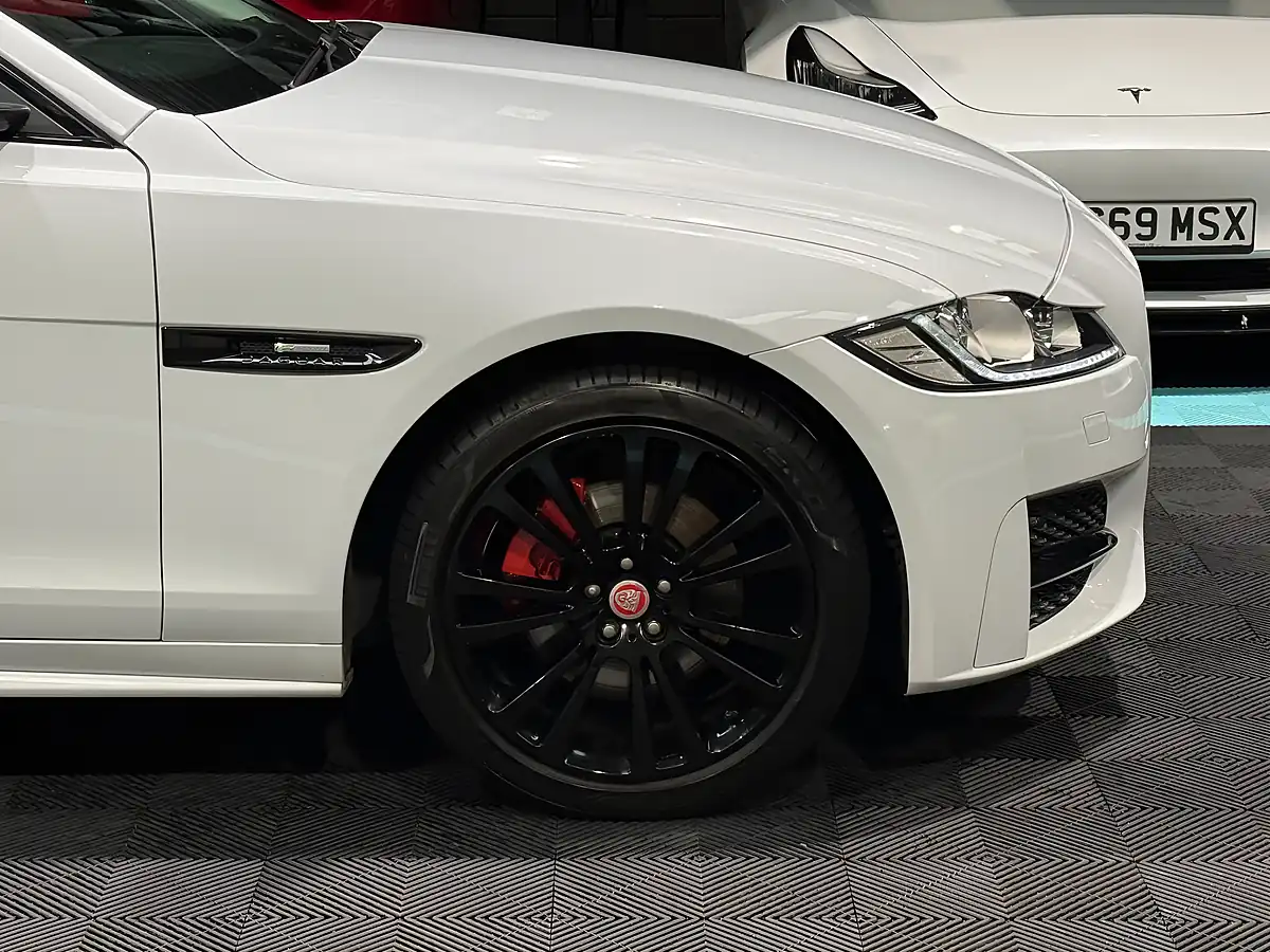 Used 2017 Jaguar Xf R-Sport White - Interior and Exterior details 15
