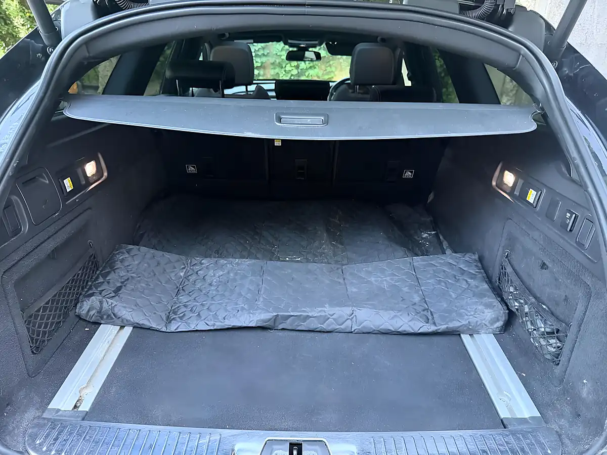 Used 2017 Jaguar Xf S Black - Interior and Exterior details 10