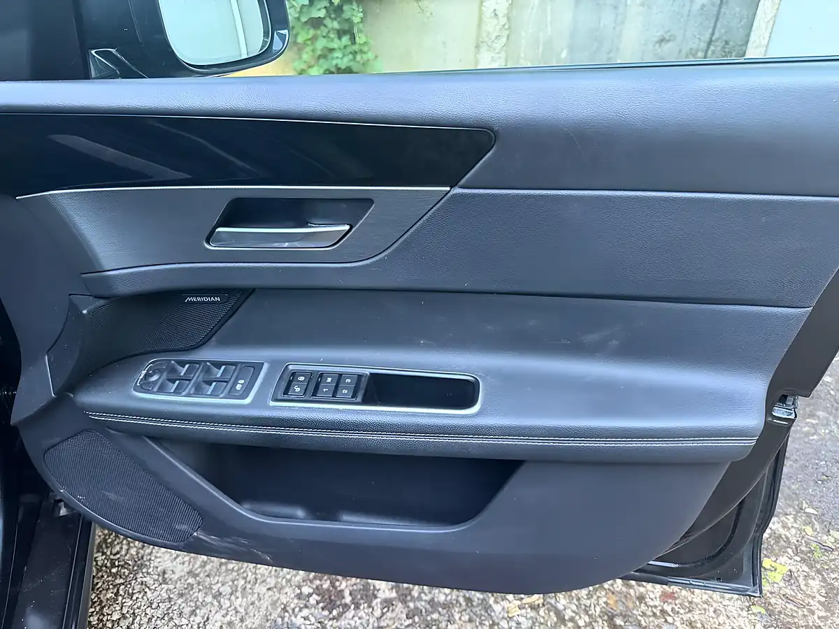 Used 2017 Jaguar Xf S Black - Interior and Exterior details 13