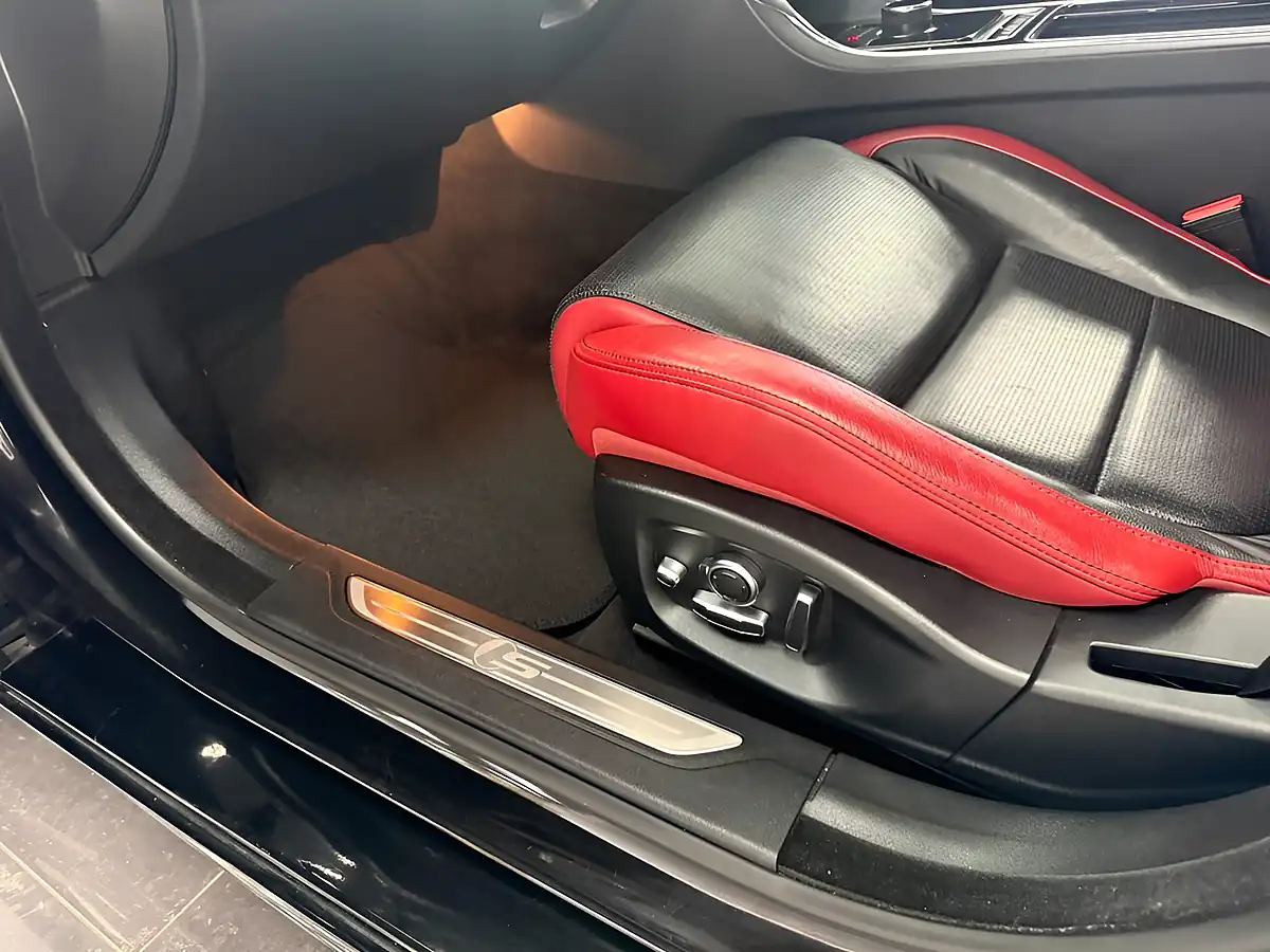 Used 2017 Jaguar Xf S Black - Interior and Exterior details 12