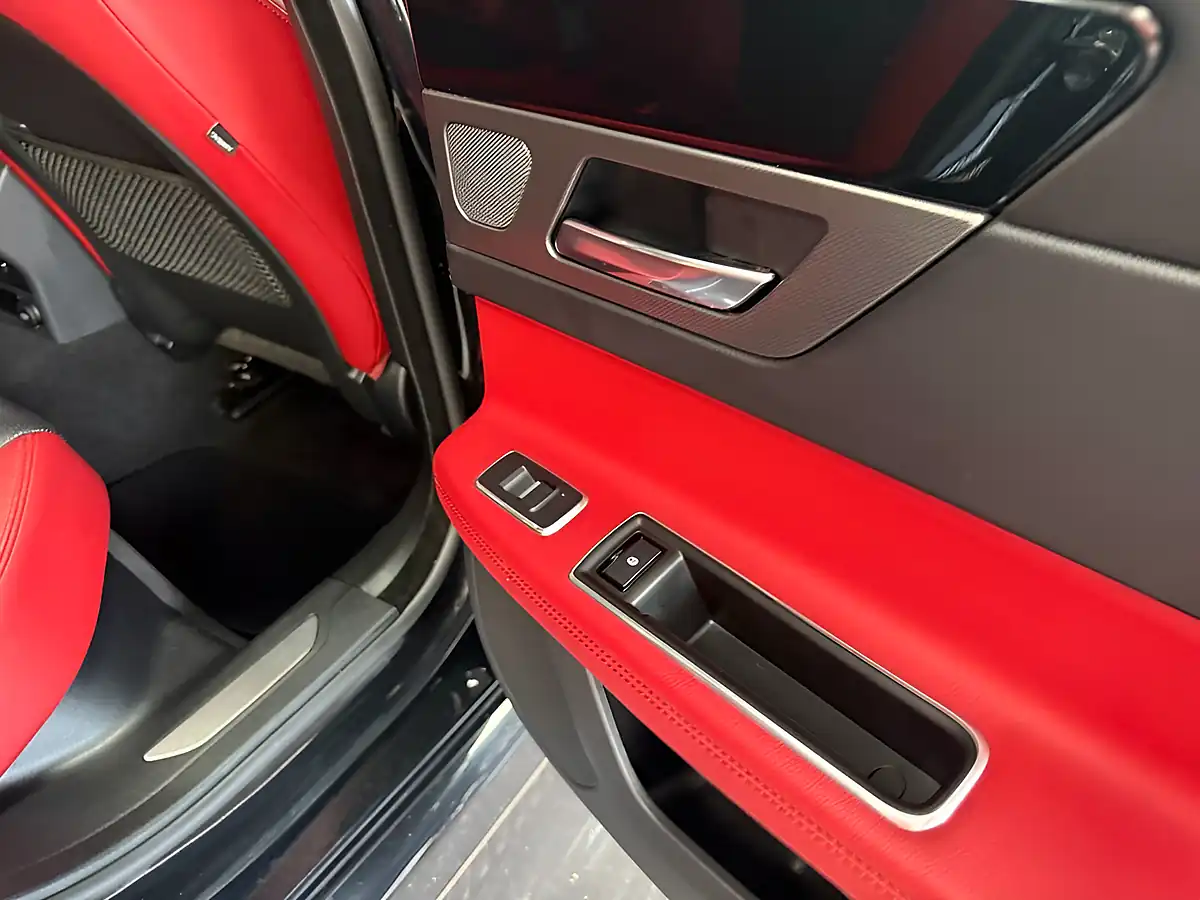 Used 2017 Jaguar Xf S Black - Interior and Exterior details 5