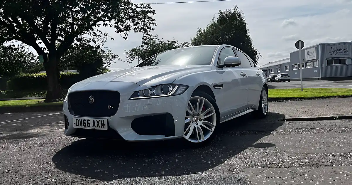 Used 2017 Jaguar Xf S White - Front View