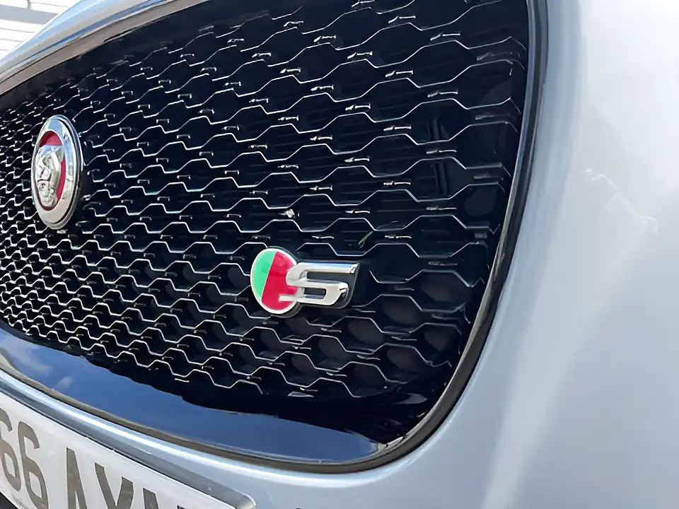 Used 2017 Jaguar Xf S White - Interior and Exterior details 18