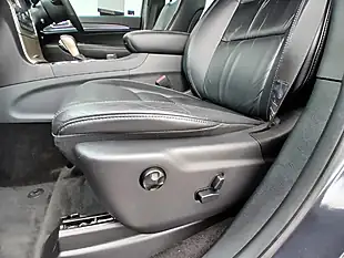 Used 2017 Jeep Grand Cherokee Limited Plus Grey - Interior and Exterior details 10