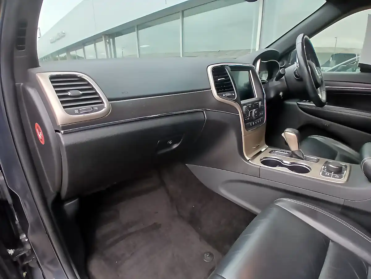 Used 2017 Jeep Grand Cherokee Limited Plus Grey - Interior and Exterior details 11