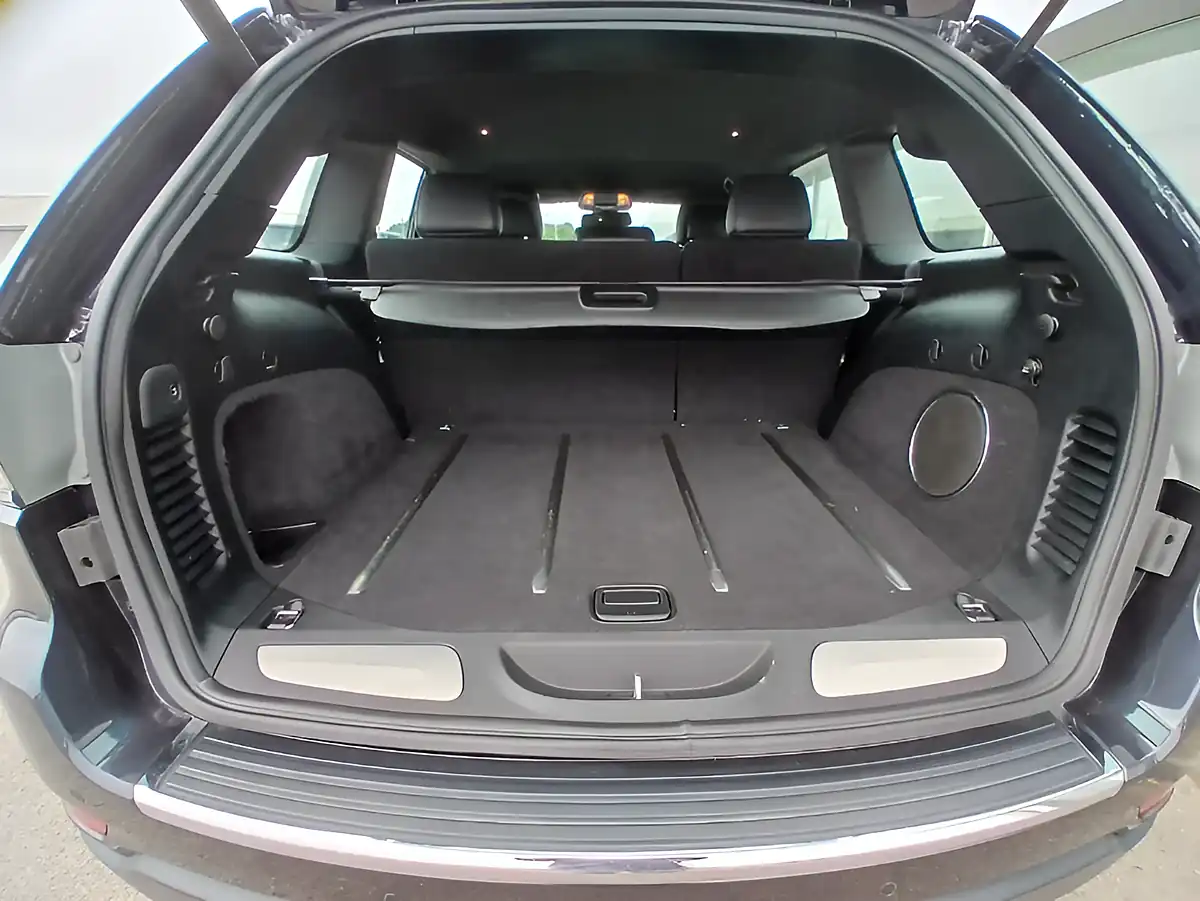 Used 2017 Jeep Grand Cherokee Limited Plus Grey - Interior and Exterior details 12