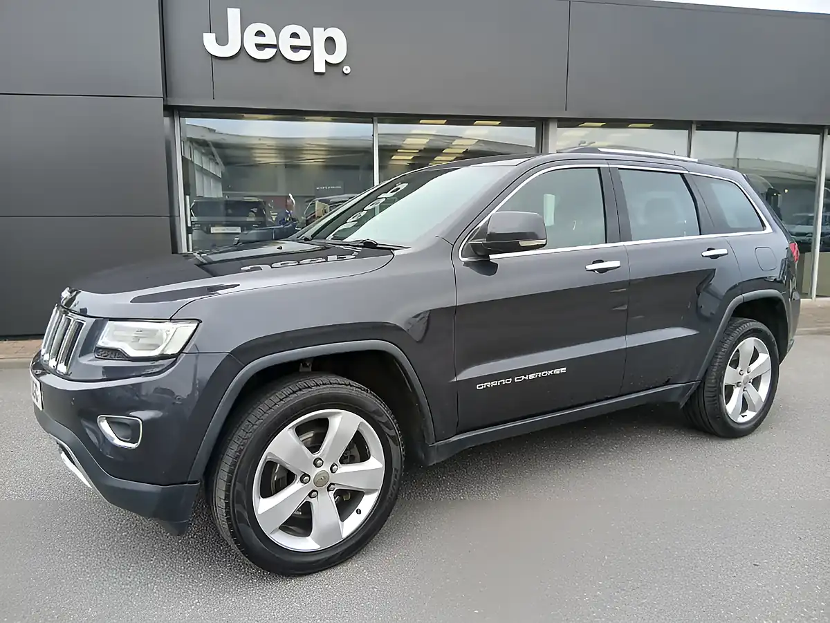 Used 2017 Jeep Grand Cherokee Limited Plus Grey - Interior and Exterior details 4