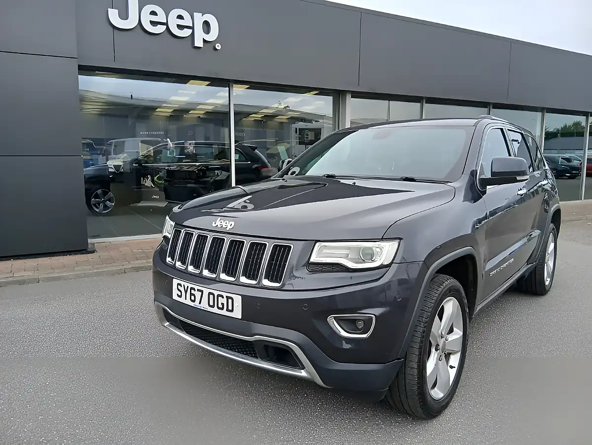 Used 2017 Jeep Grand Cherokee Limited Plus Grey - Interior and Exterior details 5
