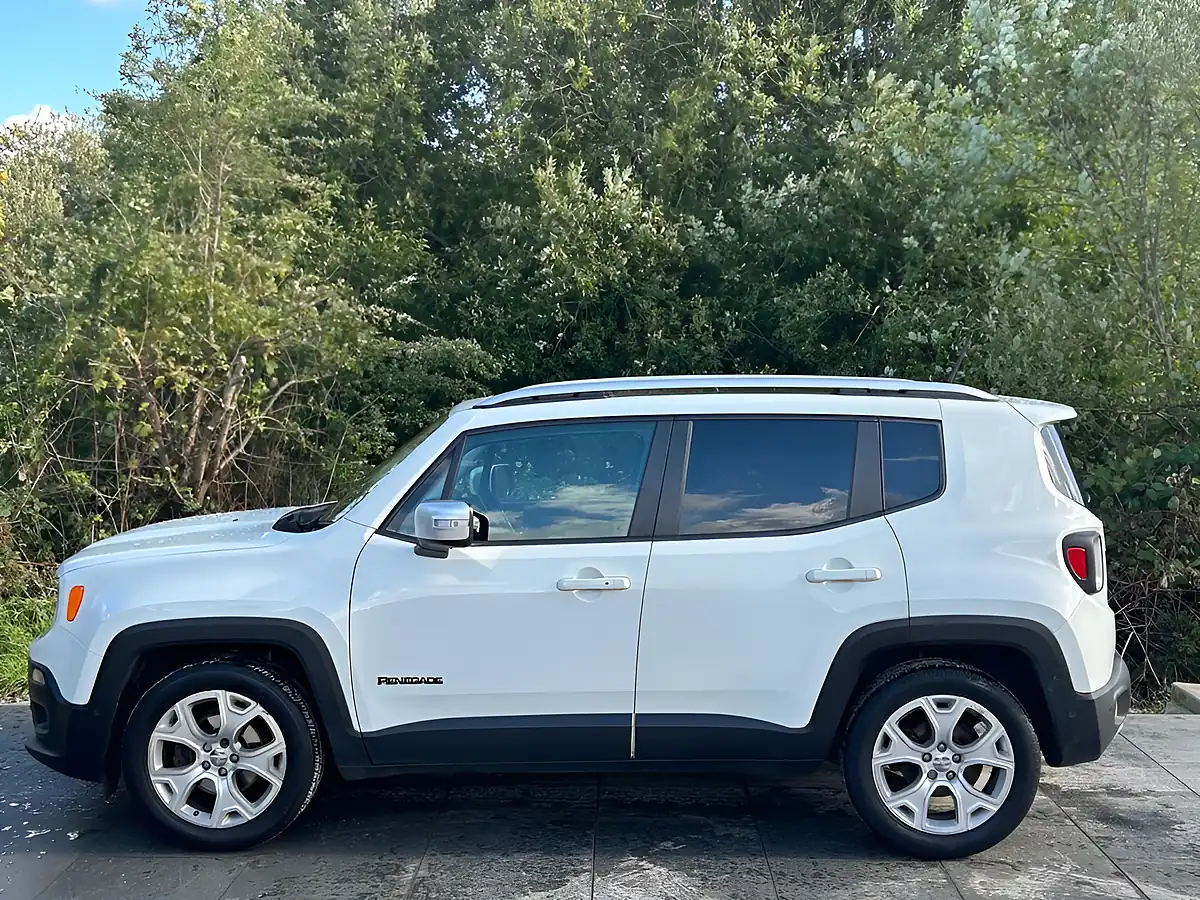 Used 2017 Jeep Renegade Limited White - Interior and Exterior details 5