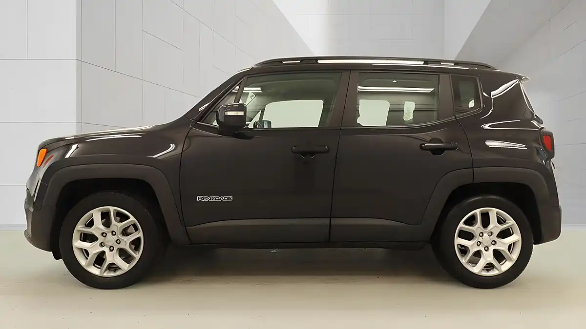 Used 2017 Jeep Renegade Longitude Black - Interior and Exterior details 6